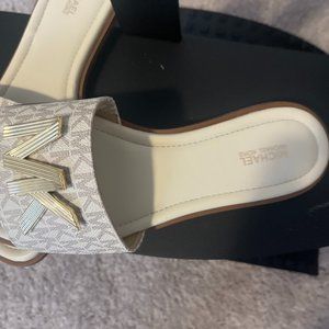 MICHAEL KORS LEATHER SLIDE SANDLE SIZE 9